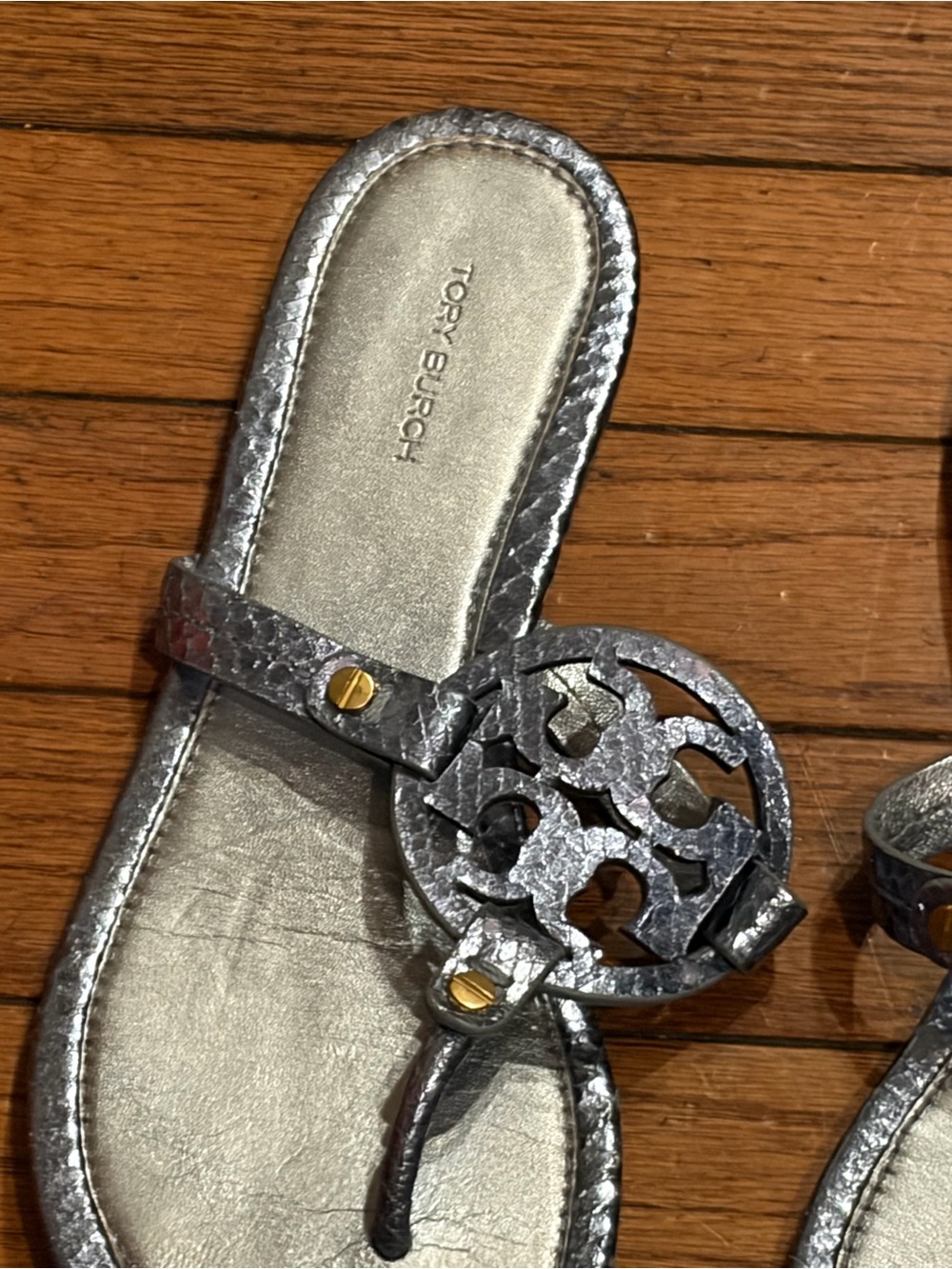 Tory Burch Metallic sky blue Logo Thong Sandals size 8 - Picture 4 of 7